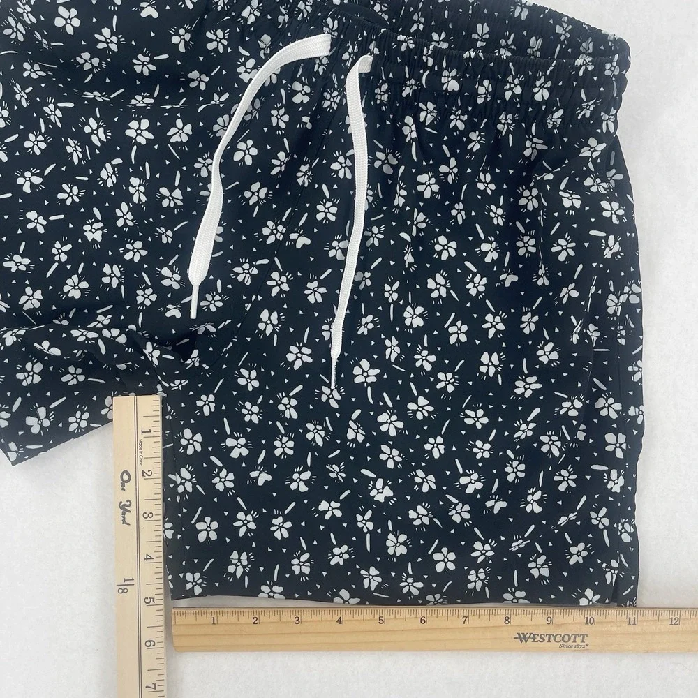 Chubbies Swim Trunks Mens S Black Floral Print 5.5